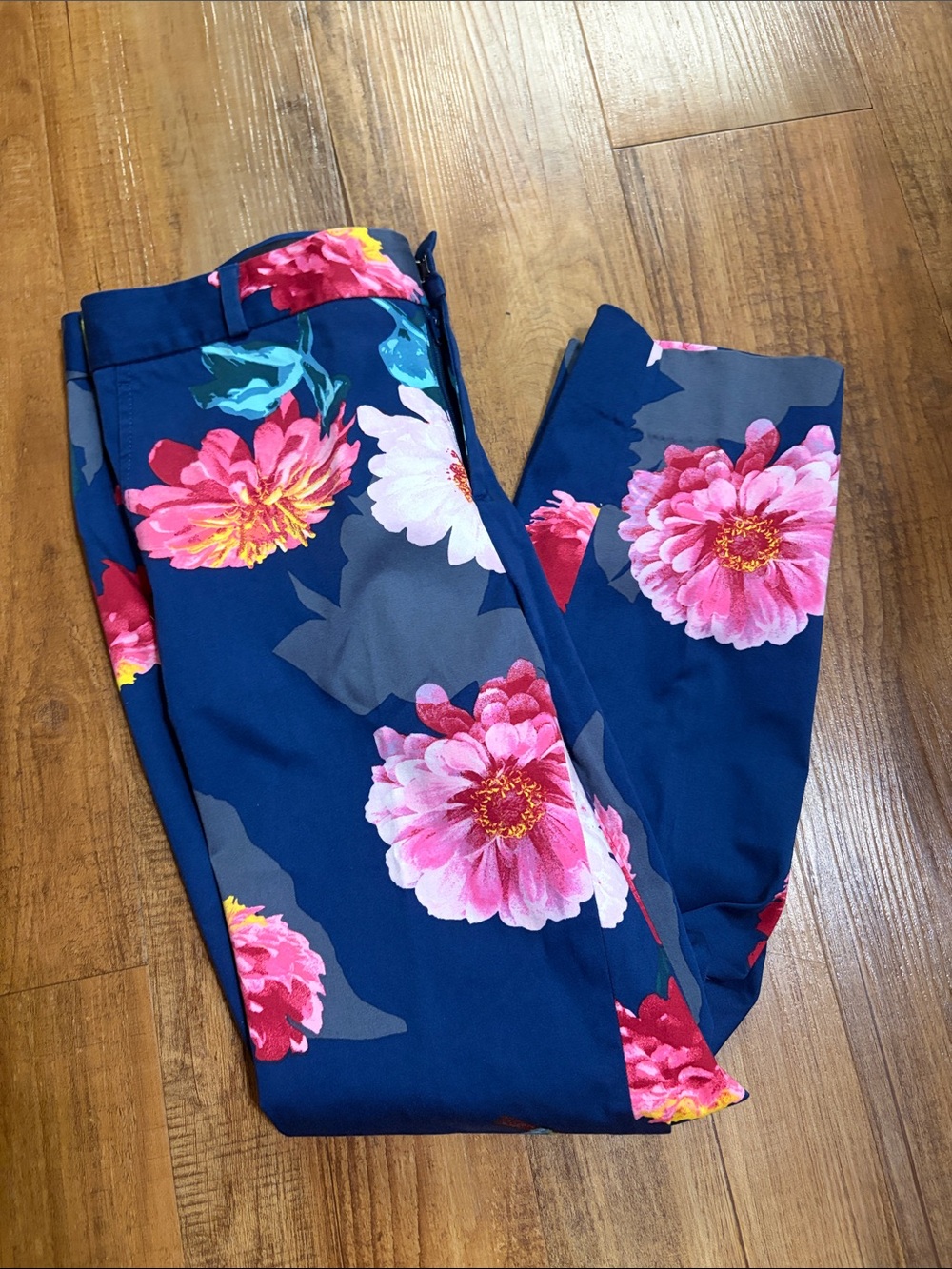 Banana Republic Avery Navy Floral Cropped Pants with Pink Blooms size 6